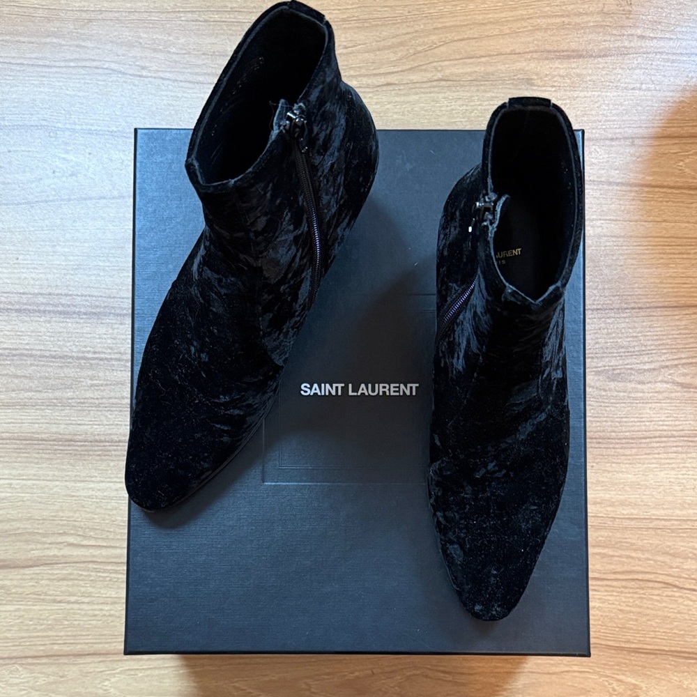 Saint Laurent Vernice Versilia  Velvet Black Boots, Size 41, worn twice! Unisex